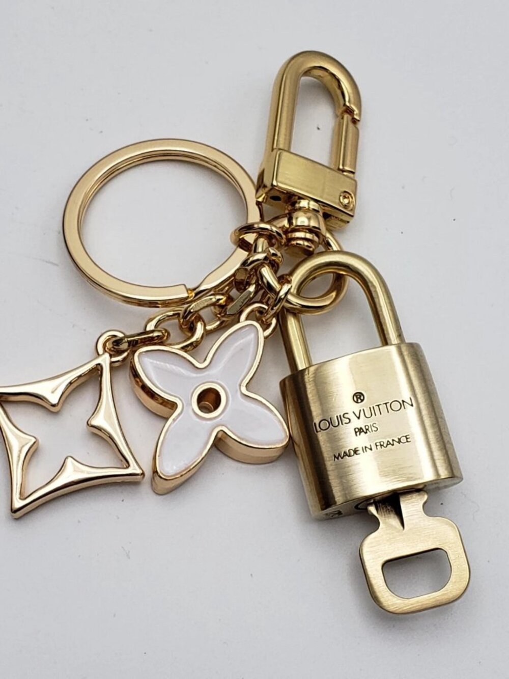 Authentic Louis Vuitton Gold Lock 🔒 Keychain Bag Unbranded Flower Charm LV - Picture 4 of 12